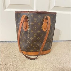 LOUIS VUITTION Bucket purse